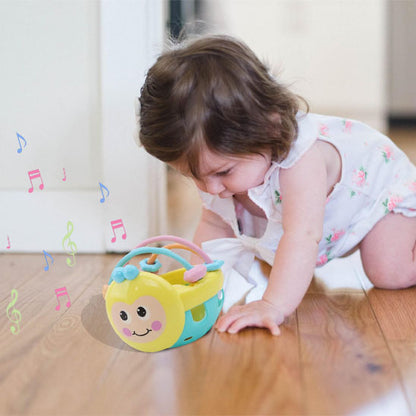 hochet bébé abeille avec fillette jouant