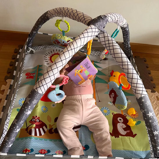 tapis d'éveil bébé gris de dessus