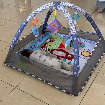 tapis d'éveil bébé gris avec enfant